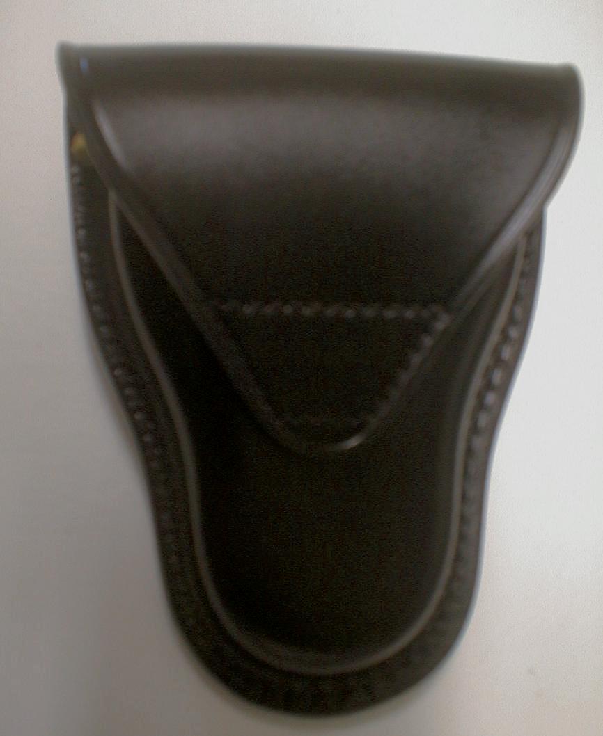Handcuff holster in vegetable leather form, luxurious