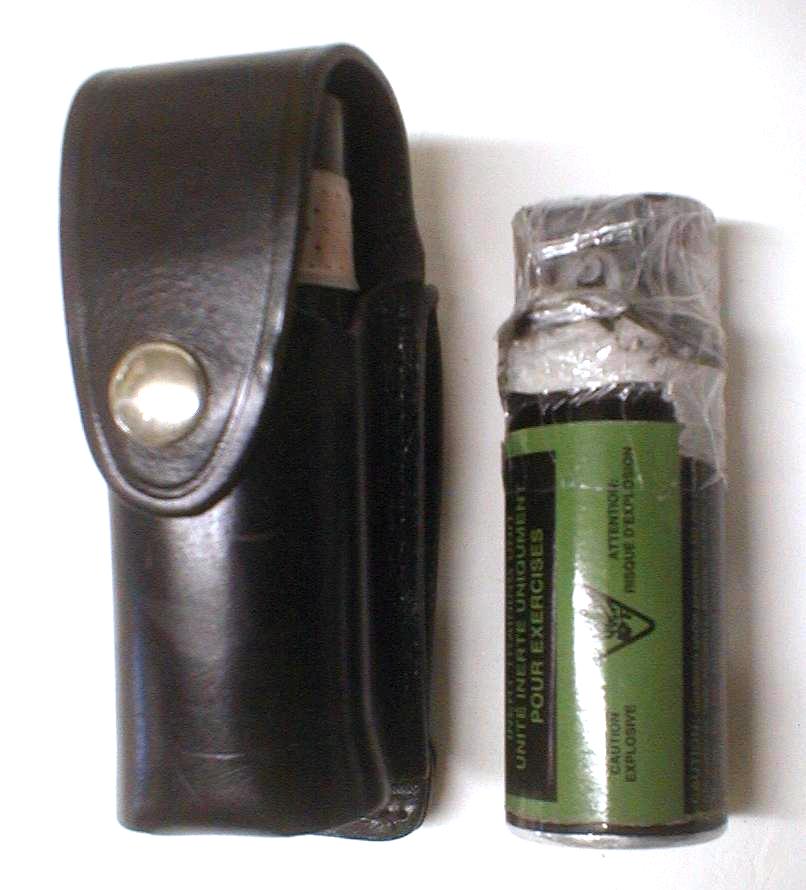 Holster pepper spray with loop on back in leather